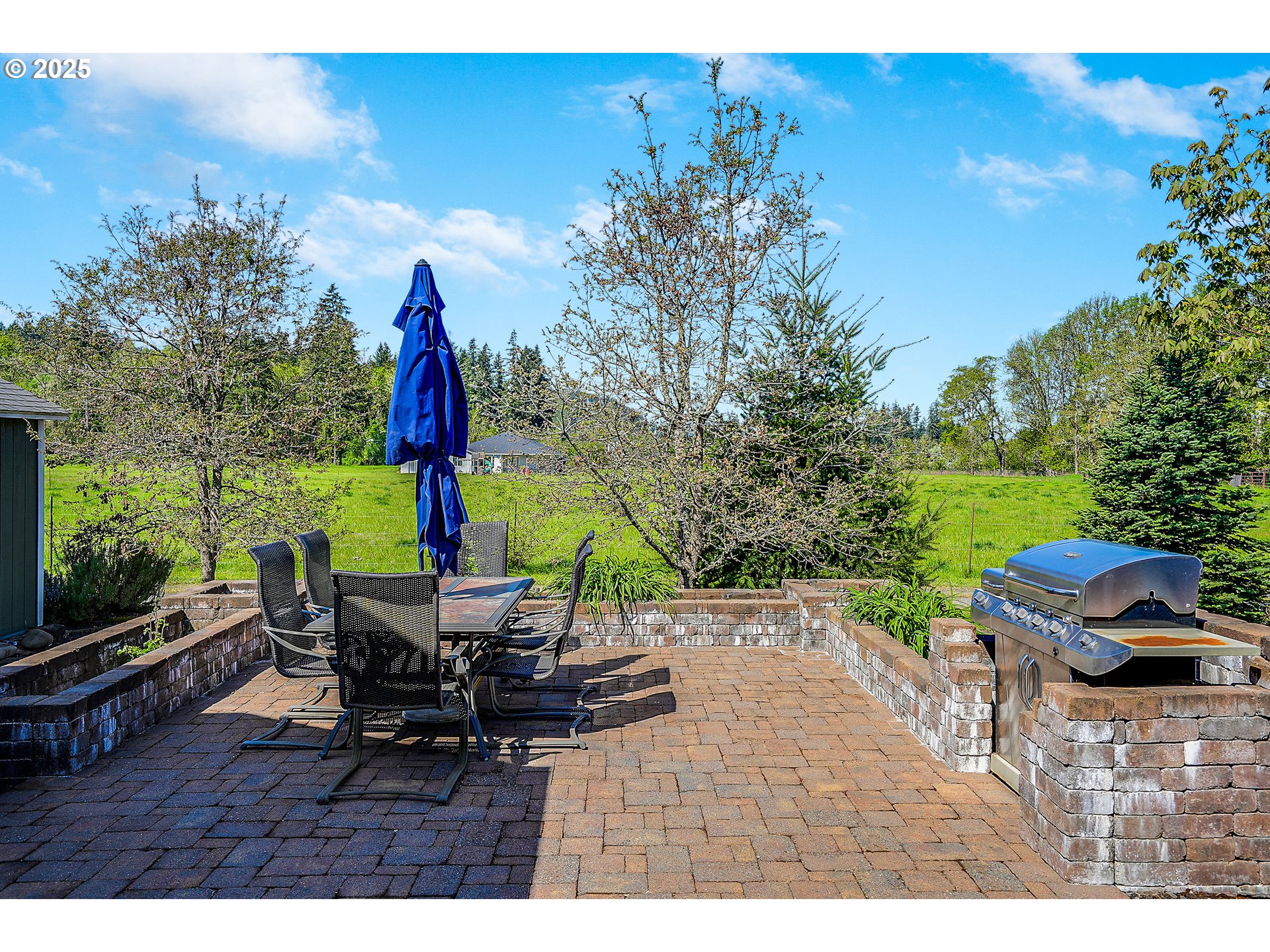 1231 Southwest 3rd Avenue Mill City, OR 97360 - Photo 45 of 48 a view of a patio with table and chairs and potted plants
