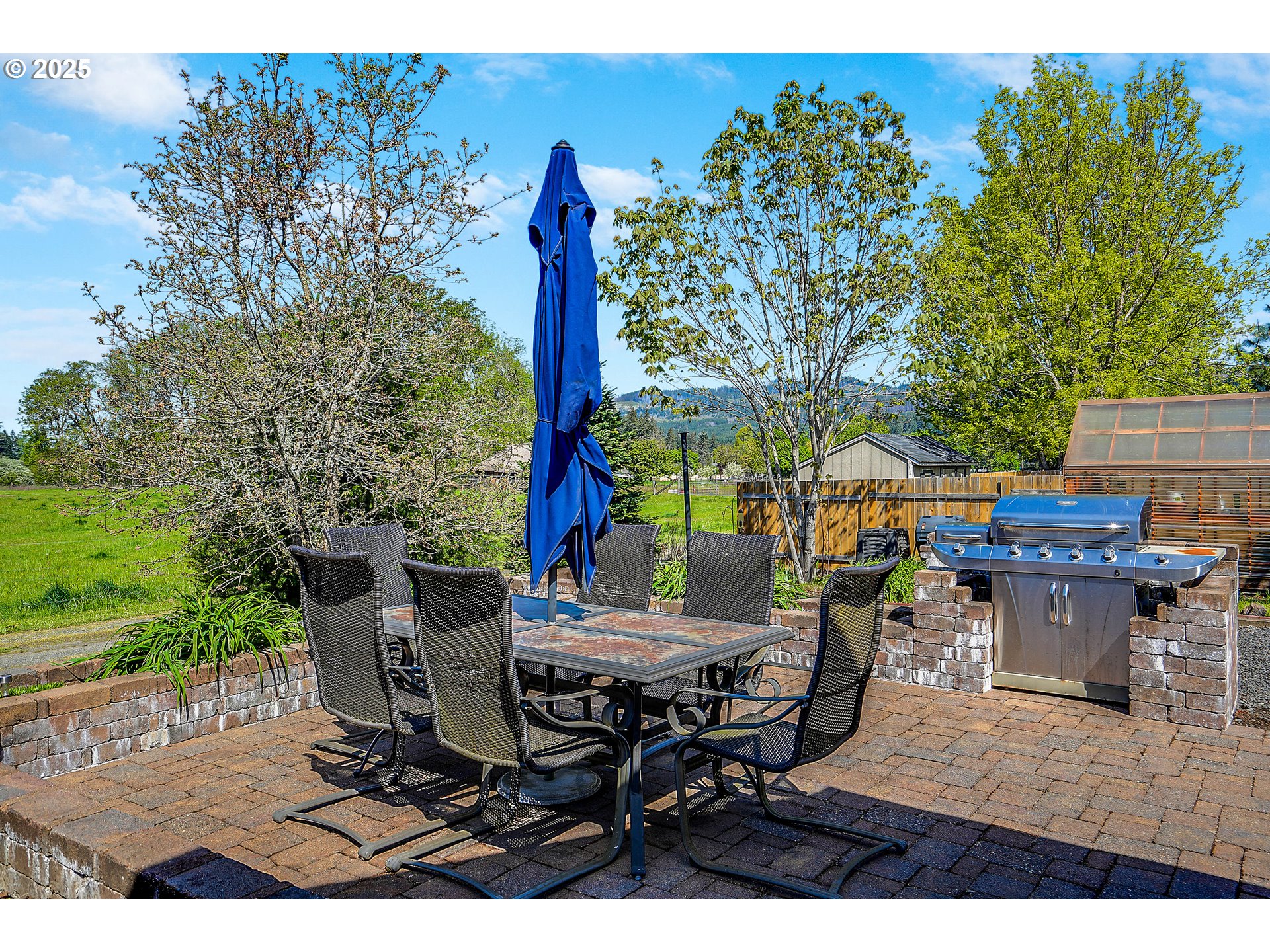 1231 Southwest 3rd Avenue Mill City, OR 97360 - Photo 46 of 48 a view of a backyard with sitting area