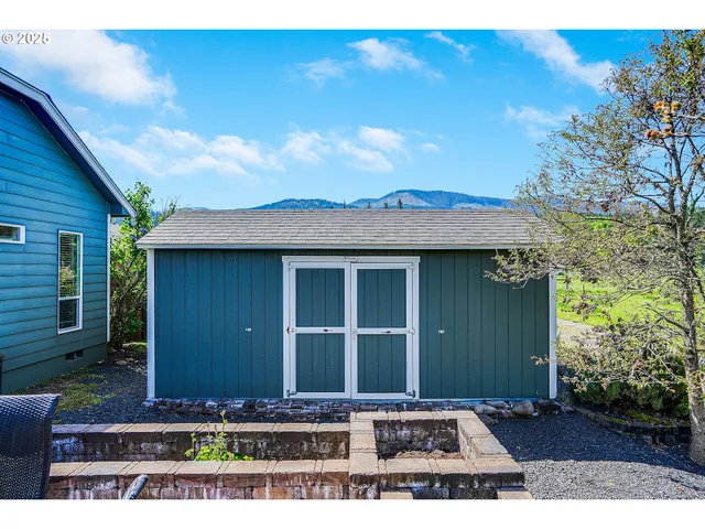 $540,000 | 1231 Southwest 3rd Avenue, Mill City, OR 97360