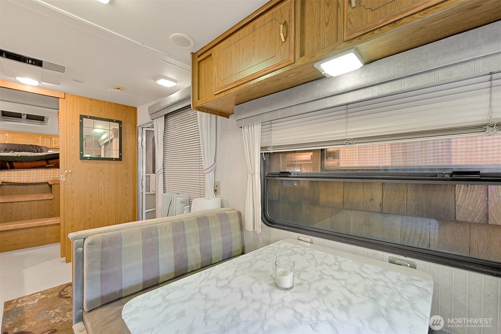 1189 Exit Road Maple Falls, WA 98266 - Photo 18 of 40 a living room with furniture