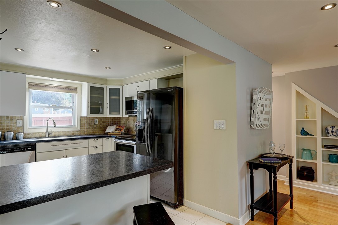 5 Fairfield Road Barrington, RI 02806 - Photo 8 of 38