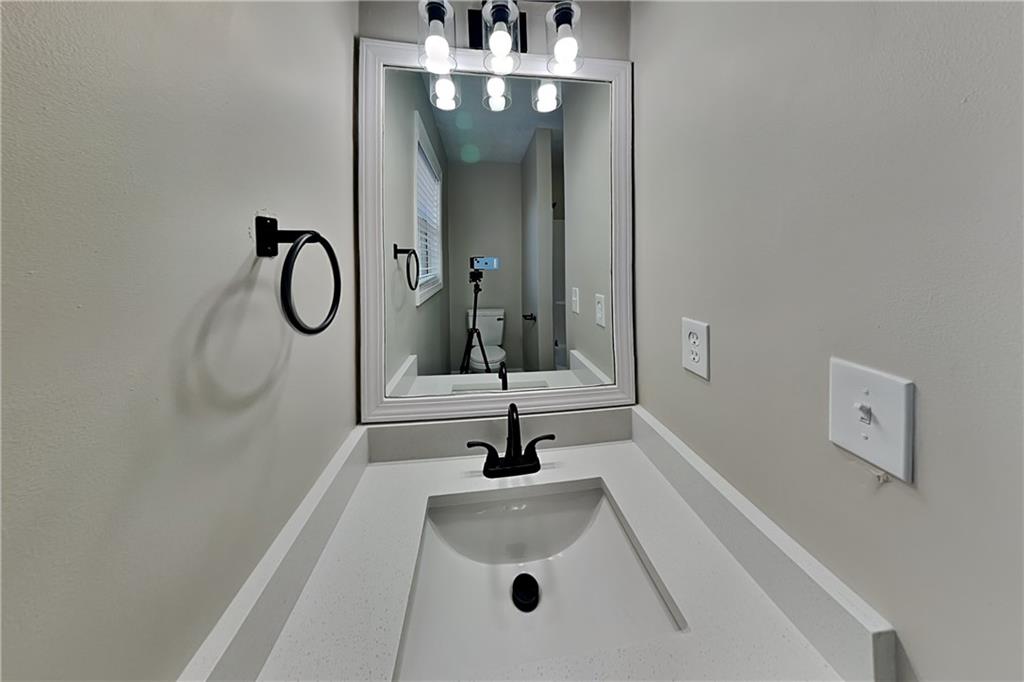 385 Roswell Farms Road Roswell, GA 30075 - Photo 16 of 20