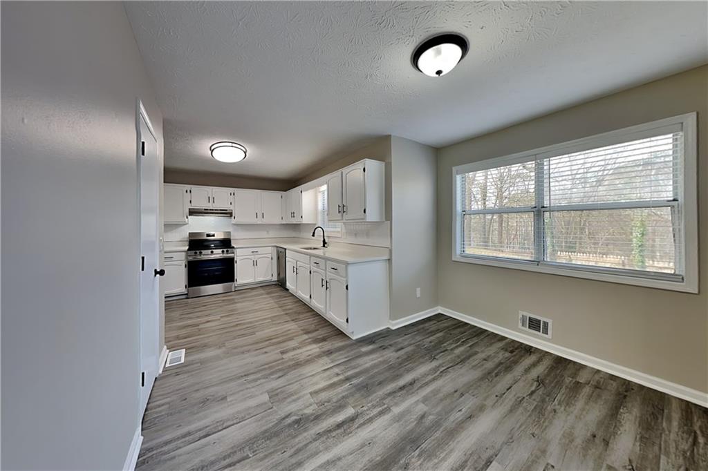 385 Roswell Farms Road Roswell, GA 30075 - Photo 7 of 20