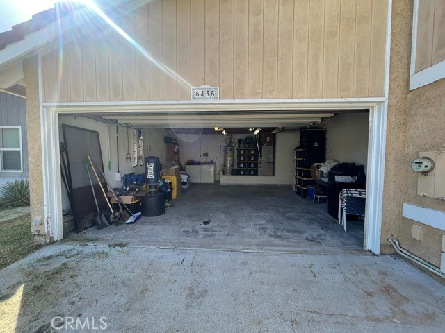 6435 Melray Street Moorpark, CA 93021 - Photo 5 of 41 a view of a hallway with seating space