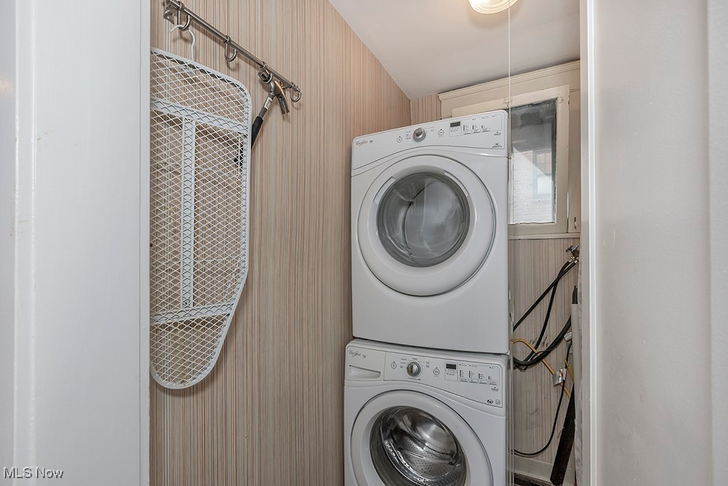 2472 Derbyshire Road, Unit 4 Cleveland, OH 44106 - Photo 25 of 27 In-Suite Laundry