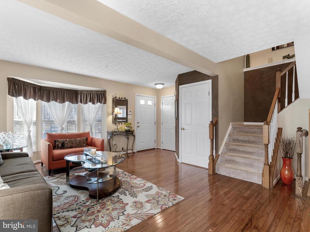 2540 Summers Ridge Drive Odenton, MD 21113 - Photo 7 of 37 Walk-in bay window!