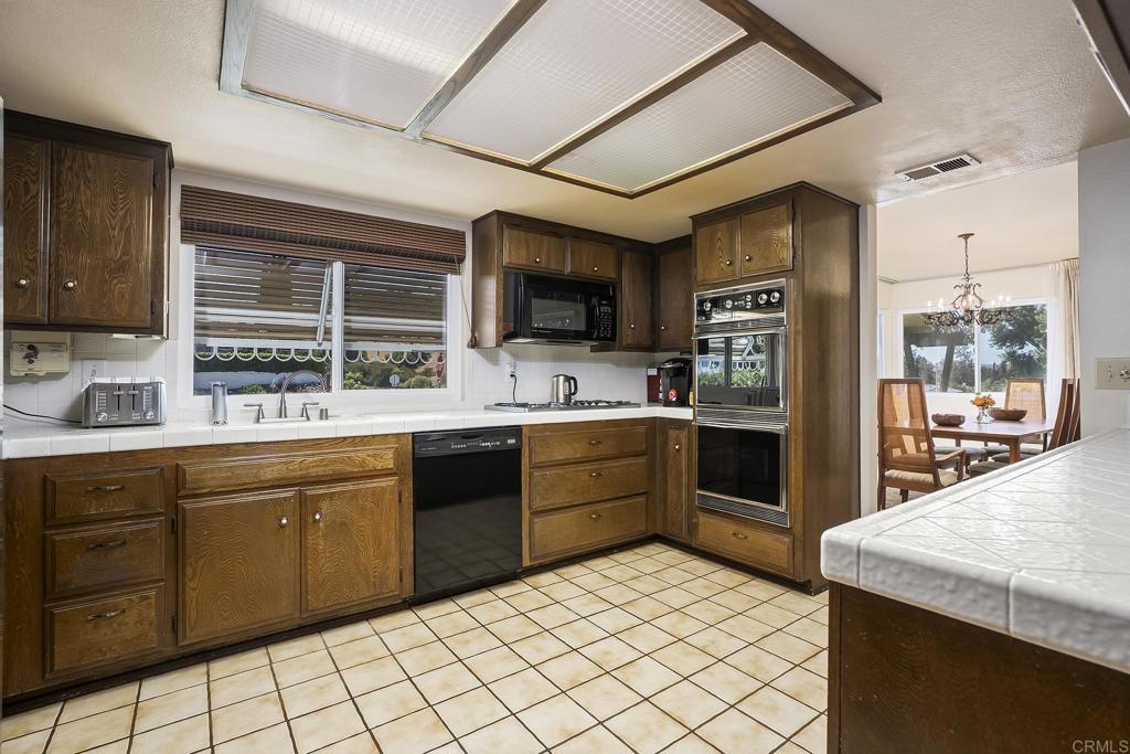 2396 Windmill View Road El Cajon, CA 92020 - Photo 12 of 34
