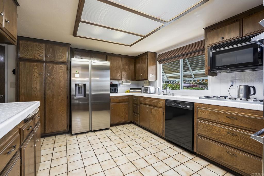 2396 Windmill View Road El Cajon, CA 92020 - Photo 13 of 34
