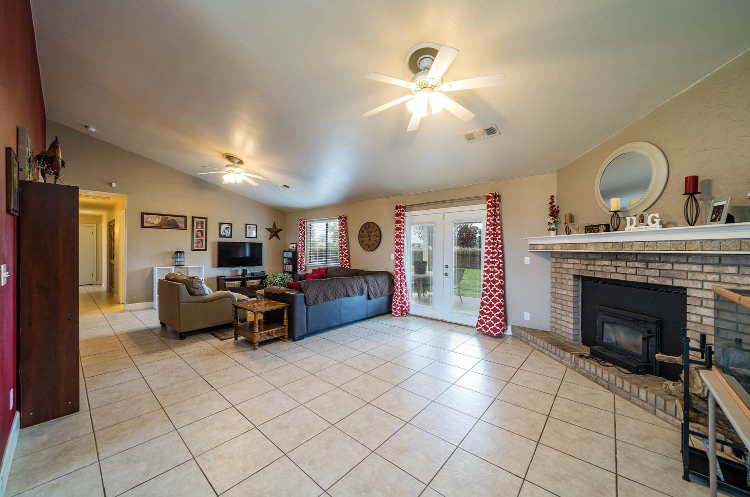 19931 Olympia Road Madera, CA 93638 - Photo 6 of 38 Gallery Image 6