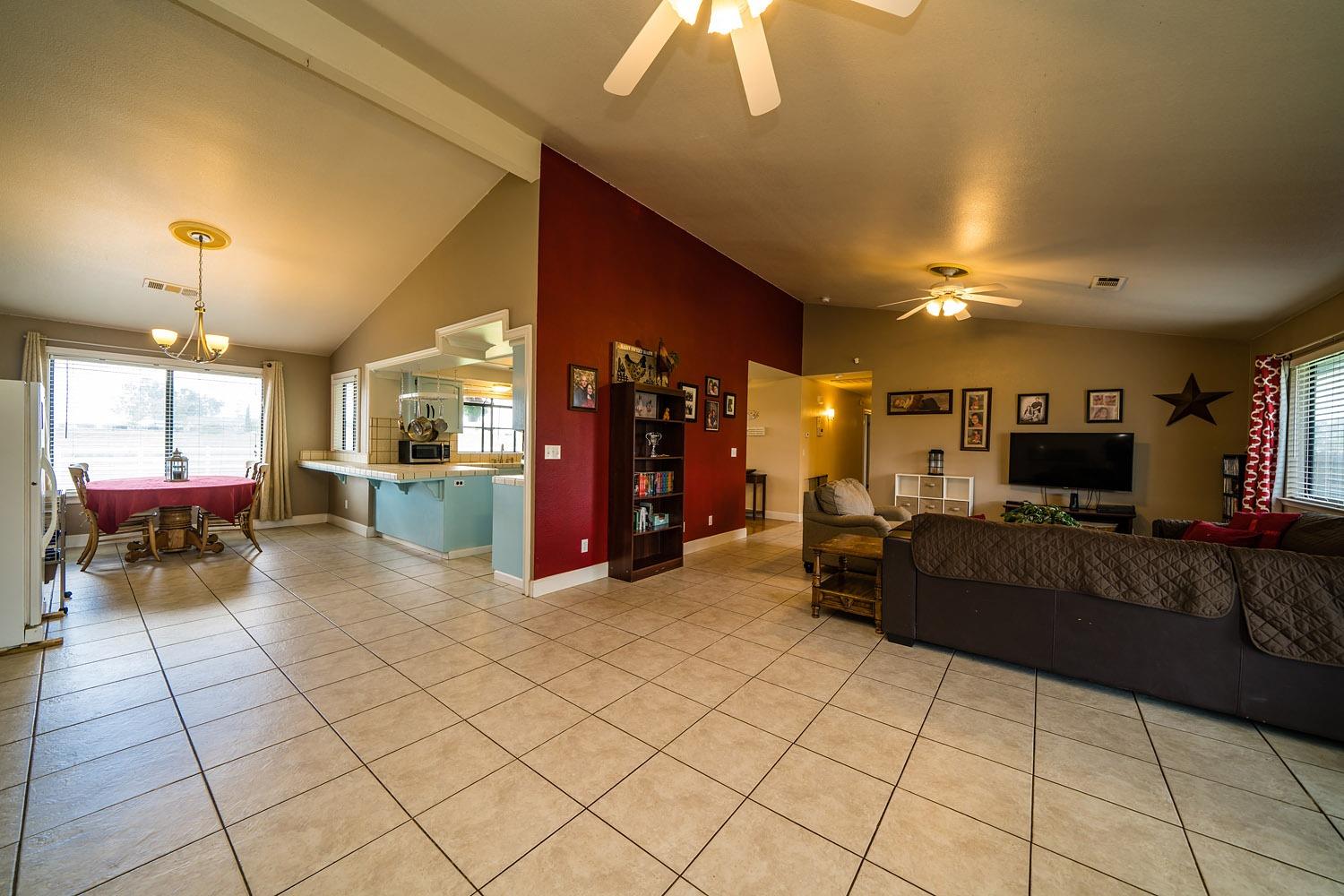 19931 Olympia Road Madera, CA 93638 - Photo 7 of 38 Gallery Image 7