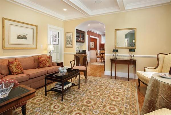 19 Holly Road Newton, MA 02468 - Photo 4 of 11