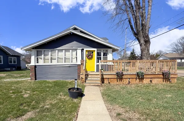 $134,900 | 621 24th Avenue, Moline, IL 61265