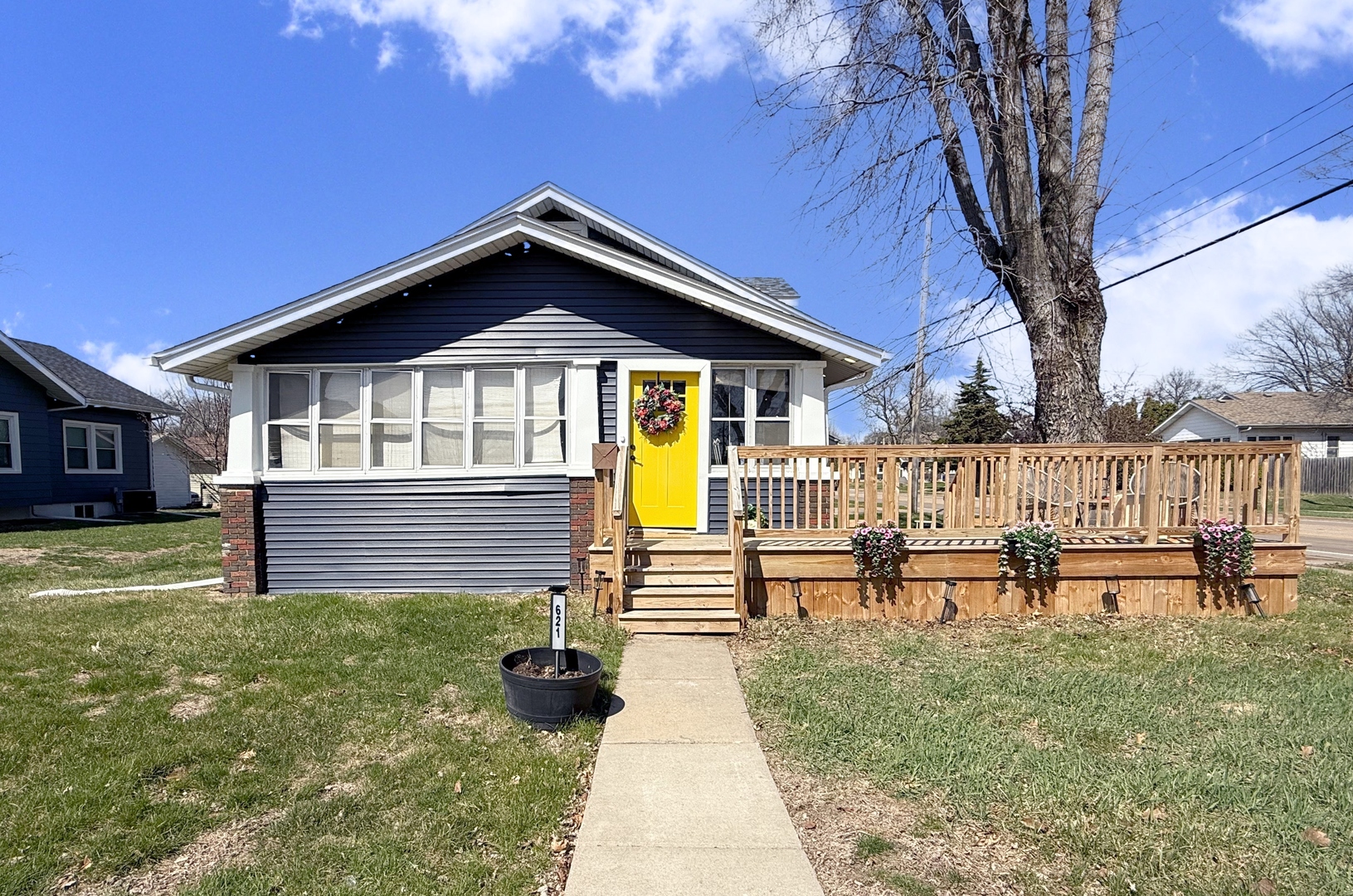 621 24th Avenue Moline, IL 61265 - Photo 1 of 31 a front view of a house with garden