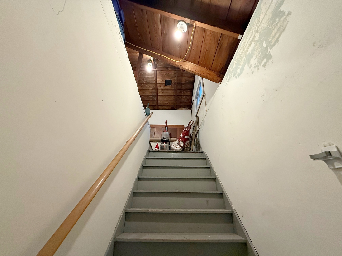 621 24th Avenue Moline, IL 61265 - Photo 25 of 31 a view of entryway