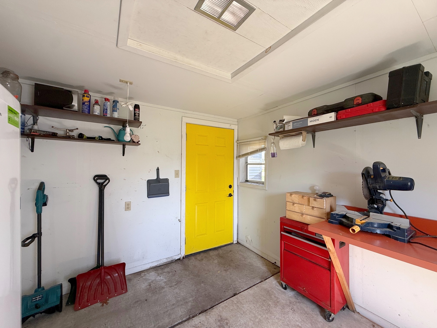 621 24th Avenue Moline, IL 61265 - Photo 28 of 31 a view of workspace with furniture