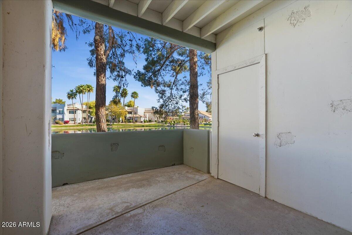 1825 West Ray Road, Unit 1106 Chandler, AZ 85224 - Photo 25 of 62 a room with painting on the wall and a window