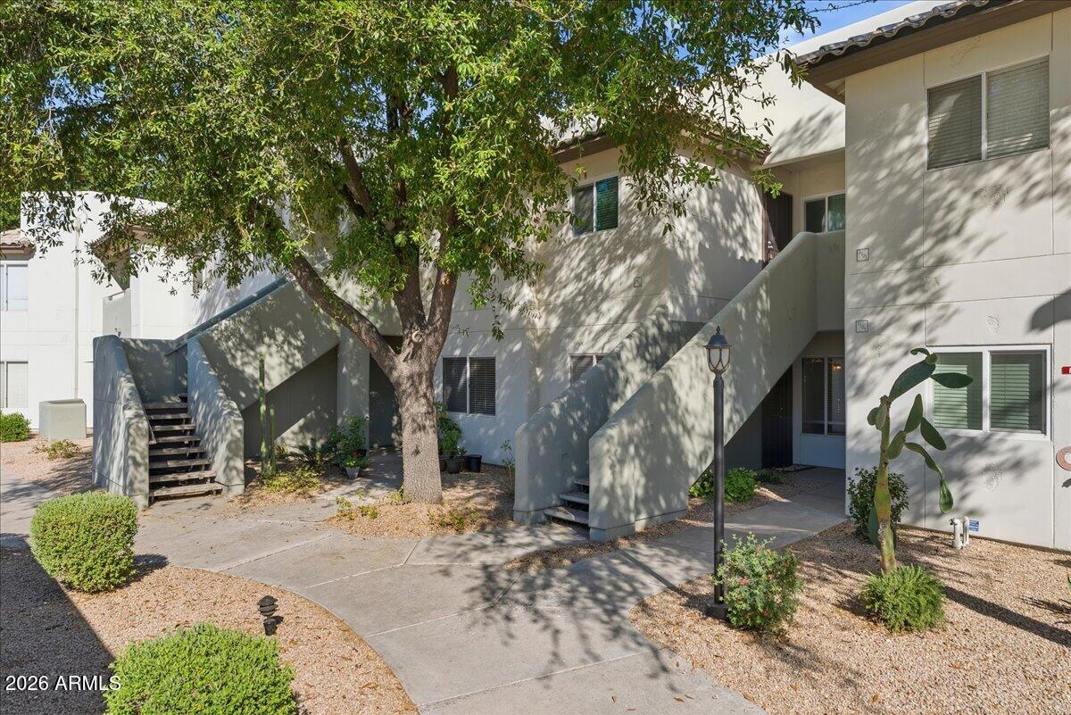 1825 West Ray Road, Unit 1106 Chandler, AZ 85224 - Photo 2 of 62 a front view of a house with a garden