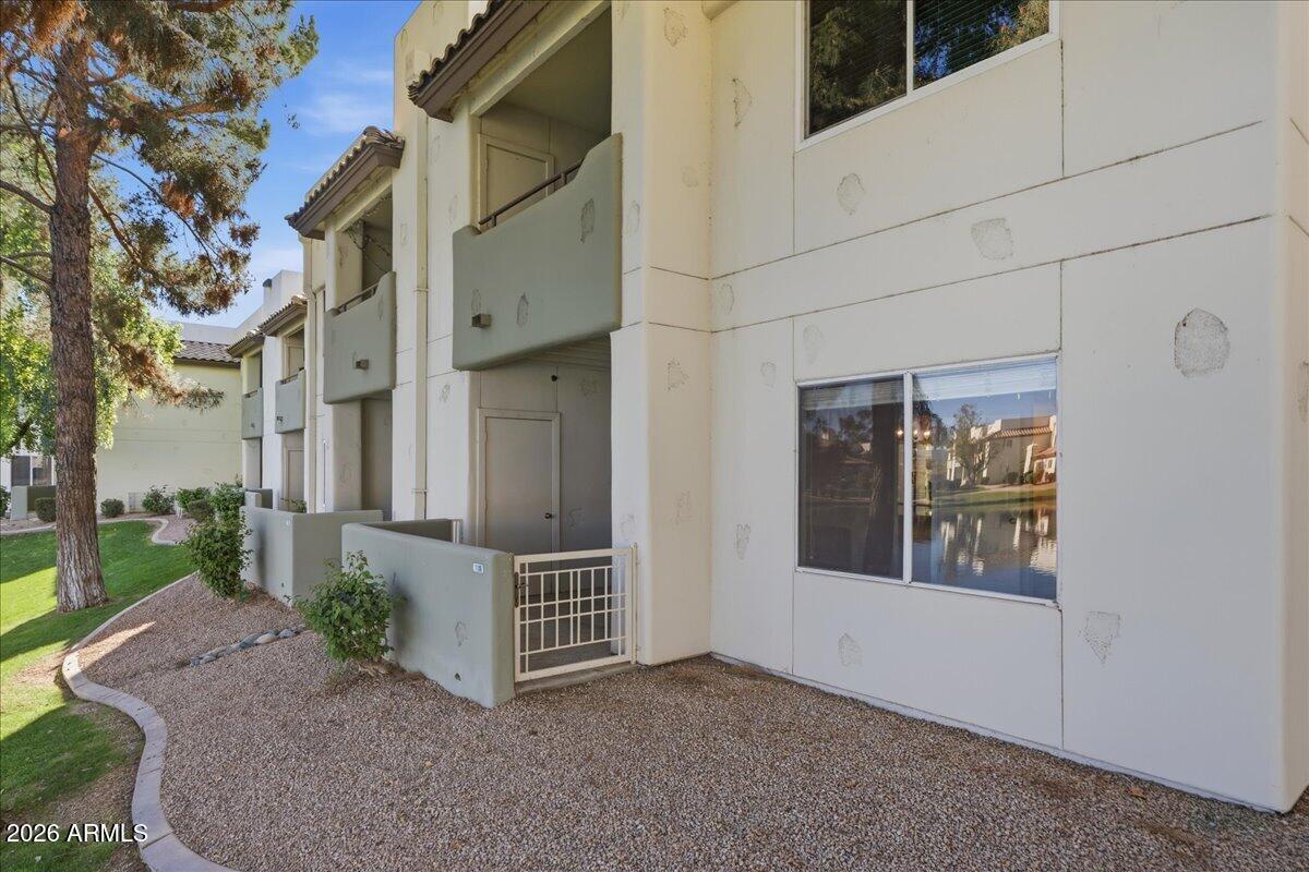 1825 West Ray Road, Unit 1106 Chandler, AZ 85224 - Photo 30 of 62 a backyard of a house with lots of green space