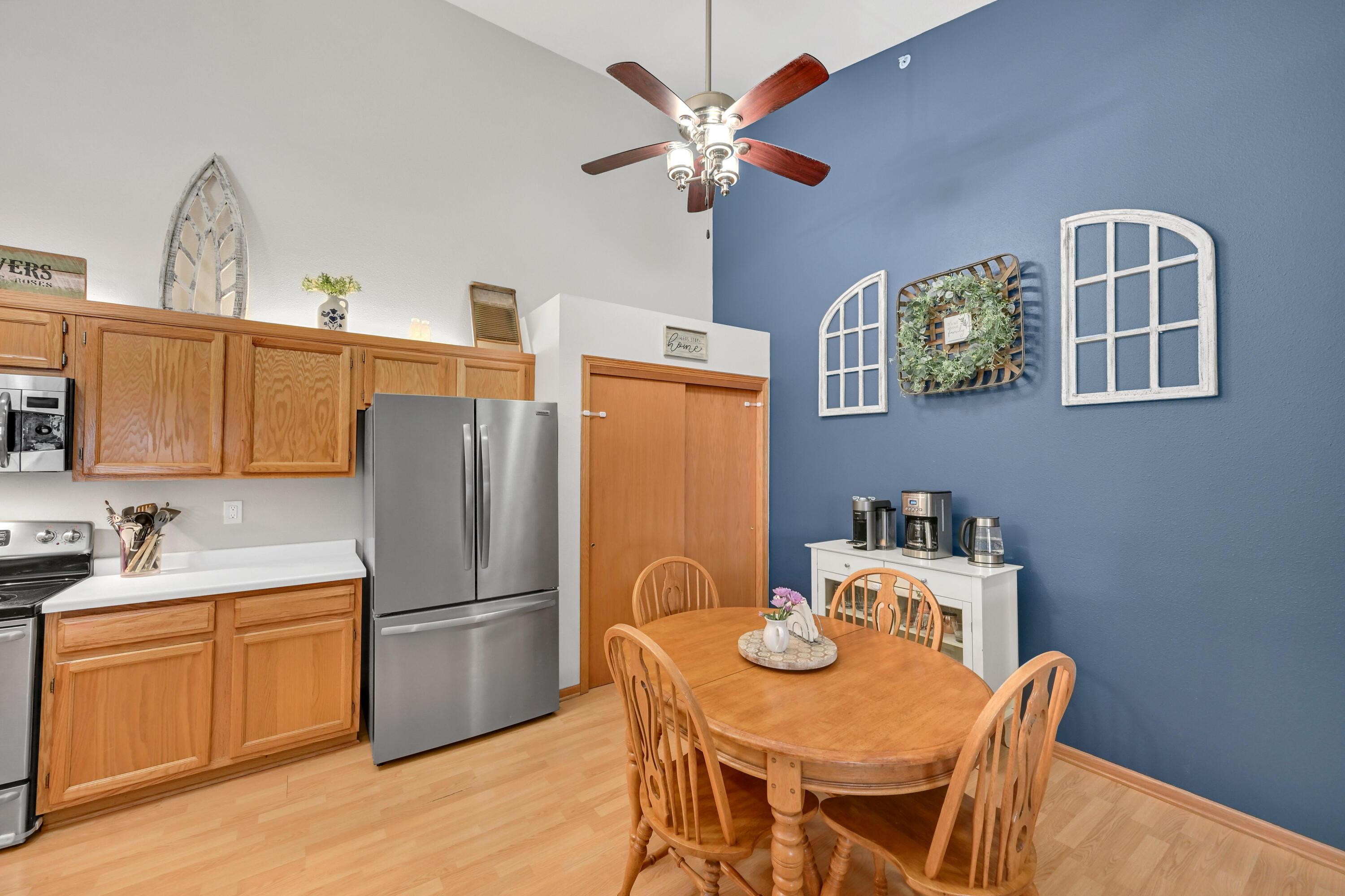 9332 West Loomis Road, Unit 6 Franklin, WI 53132 - Photo 10 of 26 Eat In Kitchen