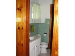 401 Lynfield Road Bristol, TN 37620 - Photo 8 of 24 Half Bath