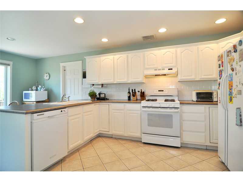 53 Asylum Road Warren, RI 02885 - Photo 8 of 25 Kitchen.