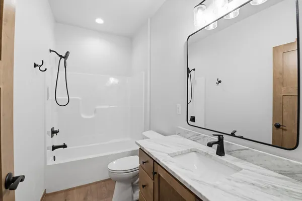 $649,900 | 248 Kerrigan Drive, Wrightstown, WI 54180