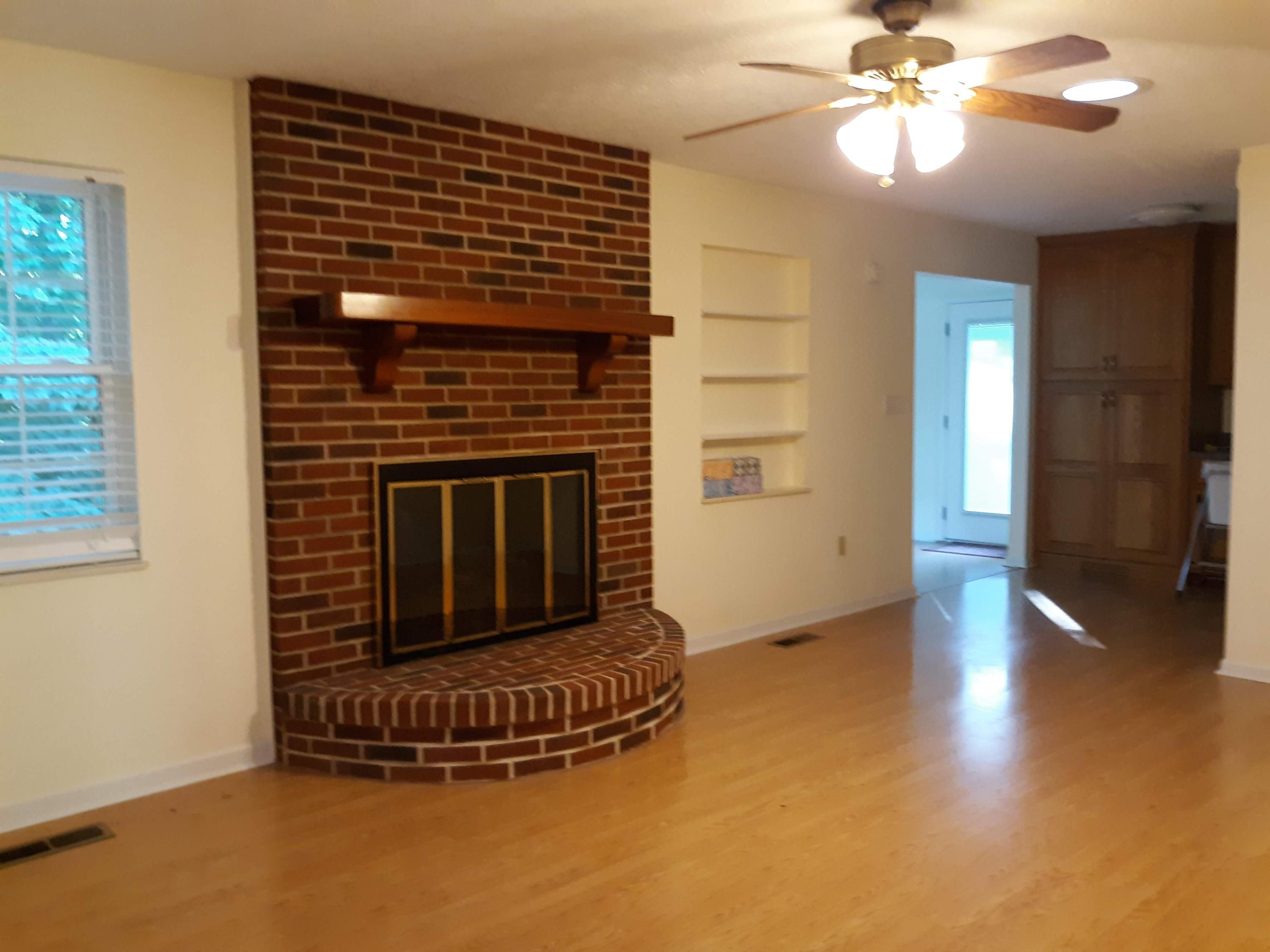 118 Hidden Ridge Lane Clinton, TN 37716 - Photo 3 of 32 Family Room