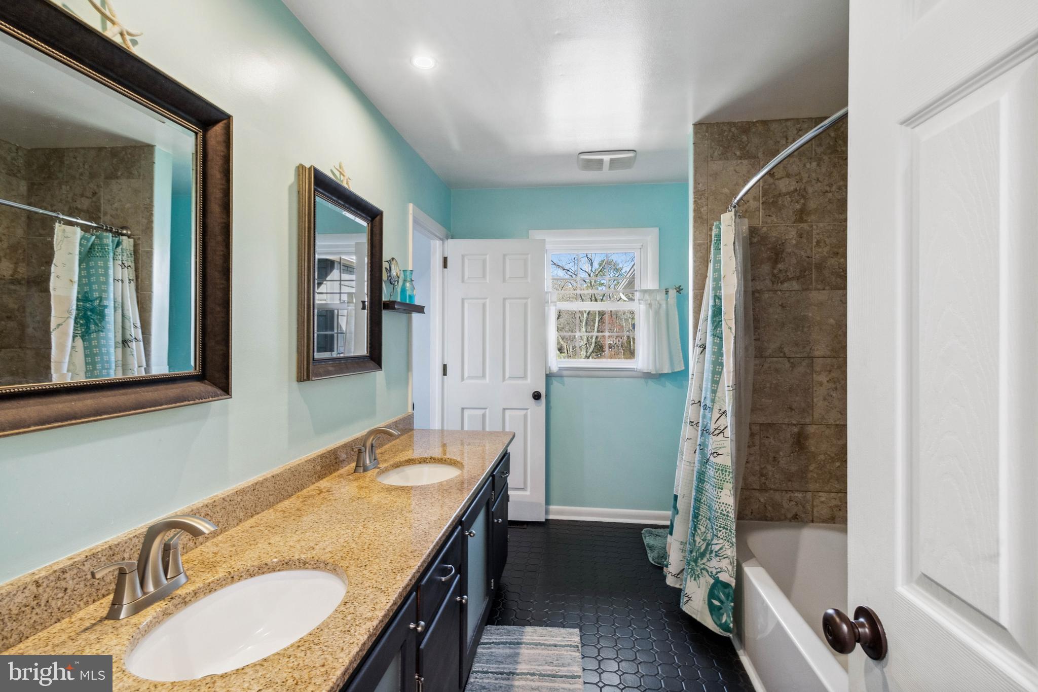 32568 Hastings Drive Laurel, DE 19956 - Photo 15 of 43 a bathroom with a sink a toilet and shower