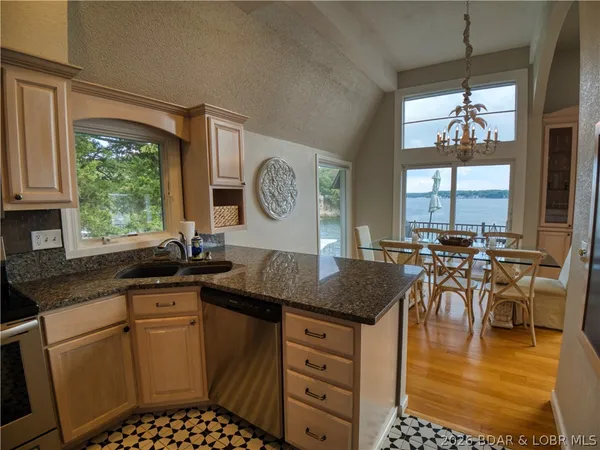 $945,000 | 87 Elbow Cay, Osage Beach, MO 65065