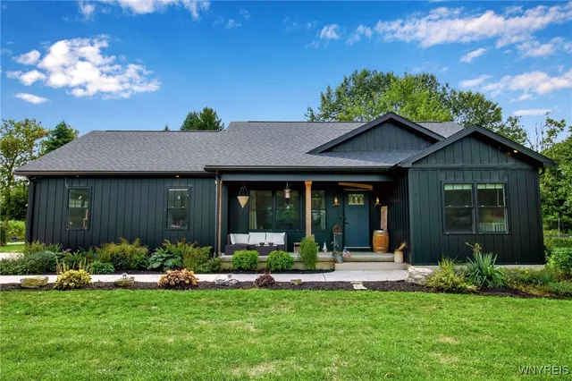 $379,900 | 9268 Foote Road, Royalton, NY 14001