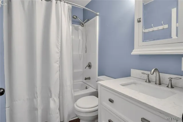 $379,900 | 9268 Foote Road, Royalton, NY 14001