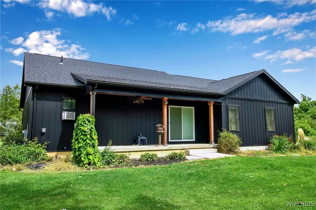 $379,900 | 9268 Foote Road, Royalton, NY 14001