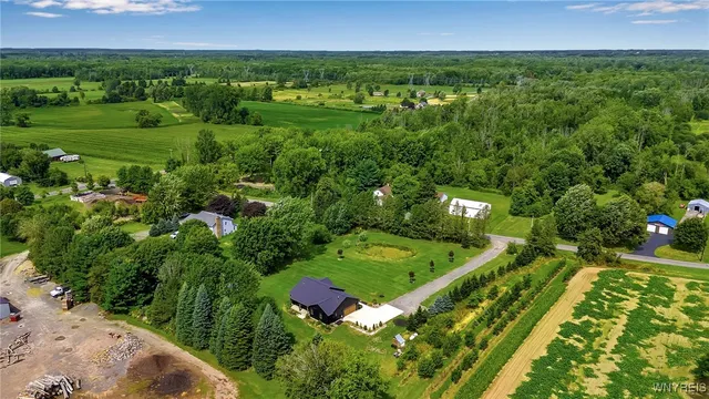 $379,900 | 9268 Foote Road, Royalton, NY 14001