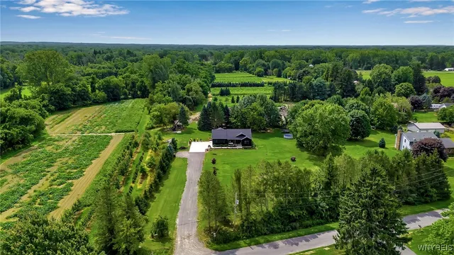 $379,900 | 9268 Foote Road, Royalton, NY 14001