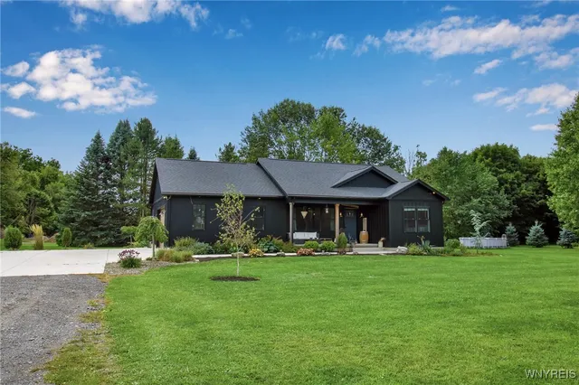 $379,900 | 9268 Foote Road, Royalton, NY 14001