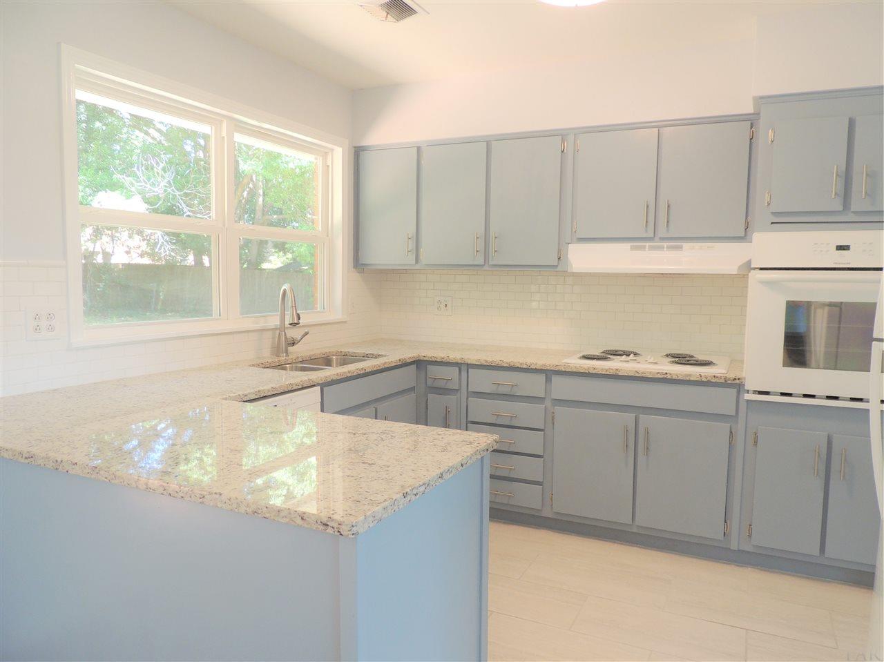 5611 Hibiscus Road Pensacola, FL 32504 - Photo 11 of 50 Gallery Image 11