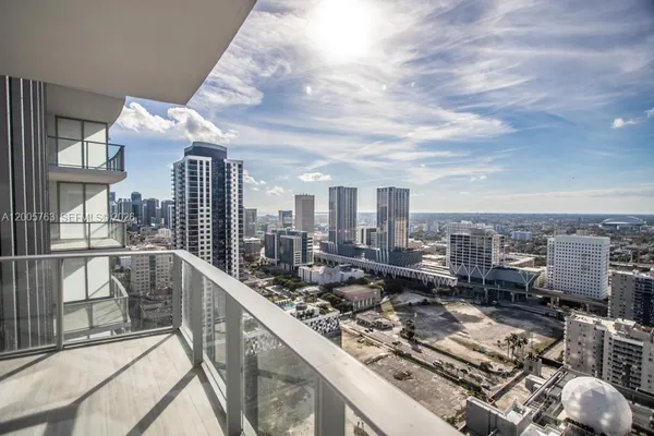 $5,150 | 851 Northeast 1st Avenue, Unit 3106, Miami, FL 33132