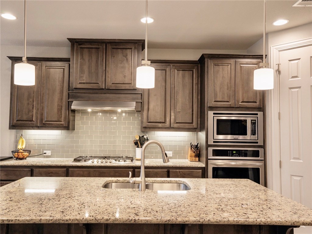 3401 Venezia View Leander, TX 78641 - Photo 16 of 40 Buil-n Oven And Microwave