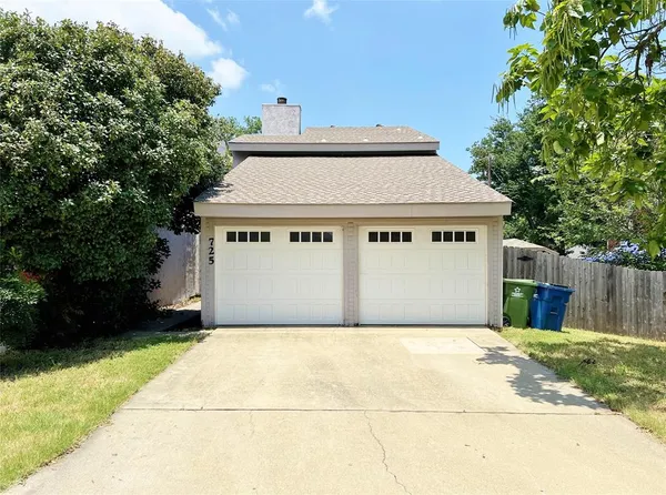 $2,050 | 725 Cain Drive, Lake Dallas, TX 75065