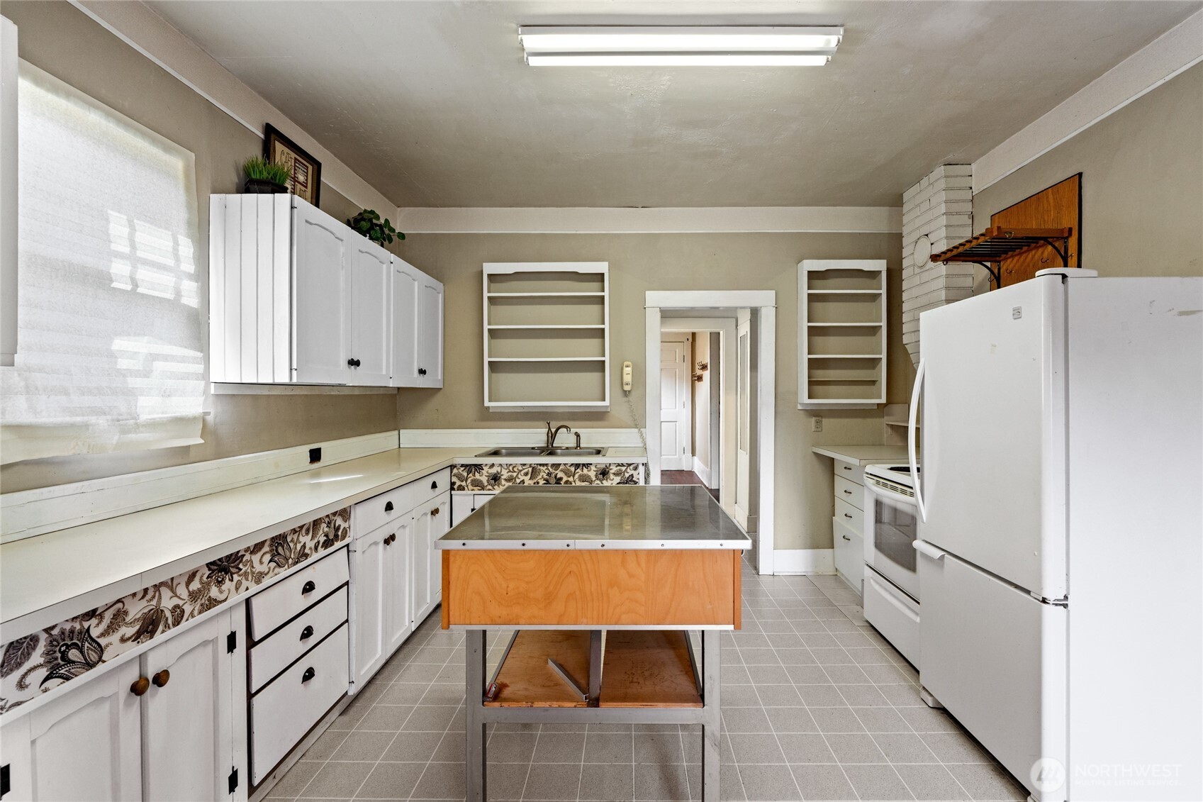 1118 Thompson Street Sumner, WA 98390 - Photo 15 of 39 a kitchen with stainless steel appliances granite countertop a sink stove and refrigerator