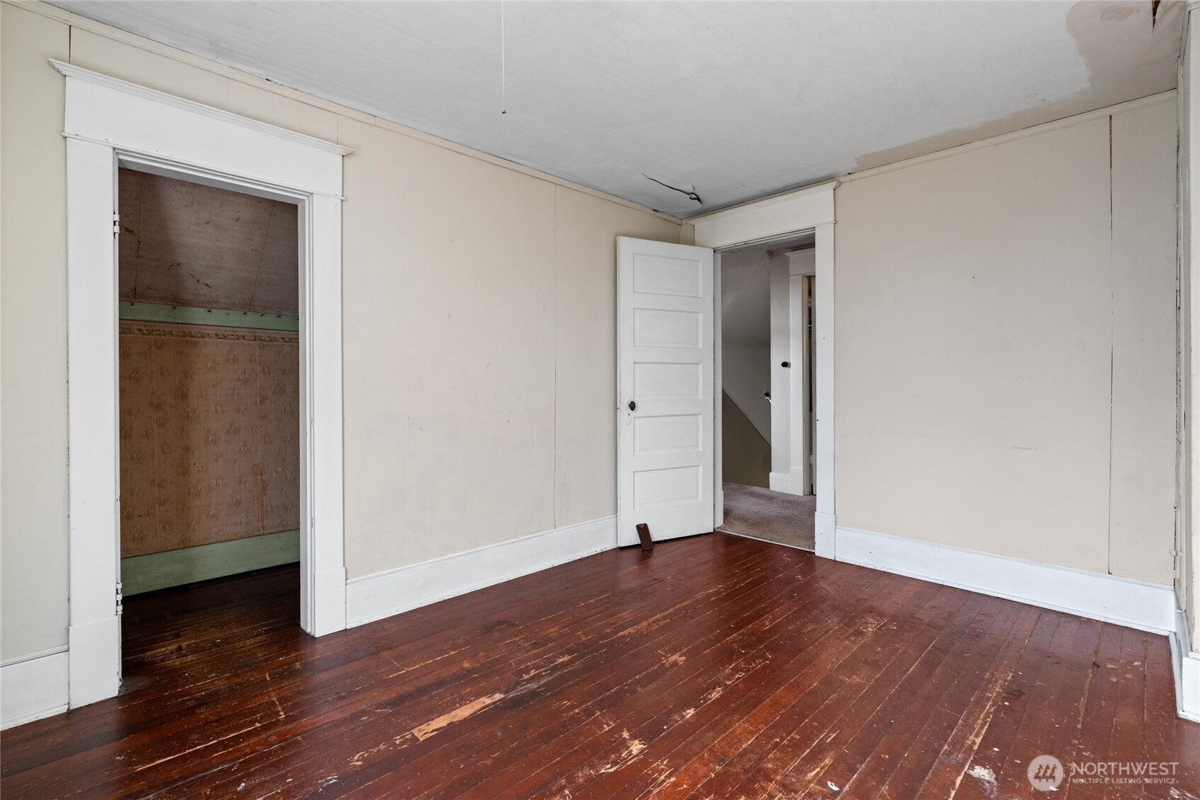 1118 Thompson Street Sumner, WA 98390 - Photo 23 of 39 an empty room with wooden floor and closet