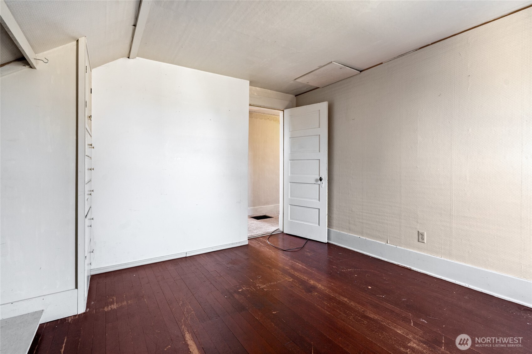 1118 Thompson Street Sumner, WA 98390 - Photo 25 of 39 an empty room with wooden floor and closet