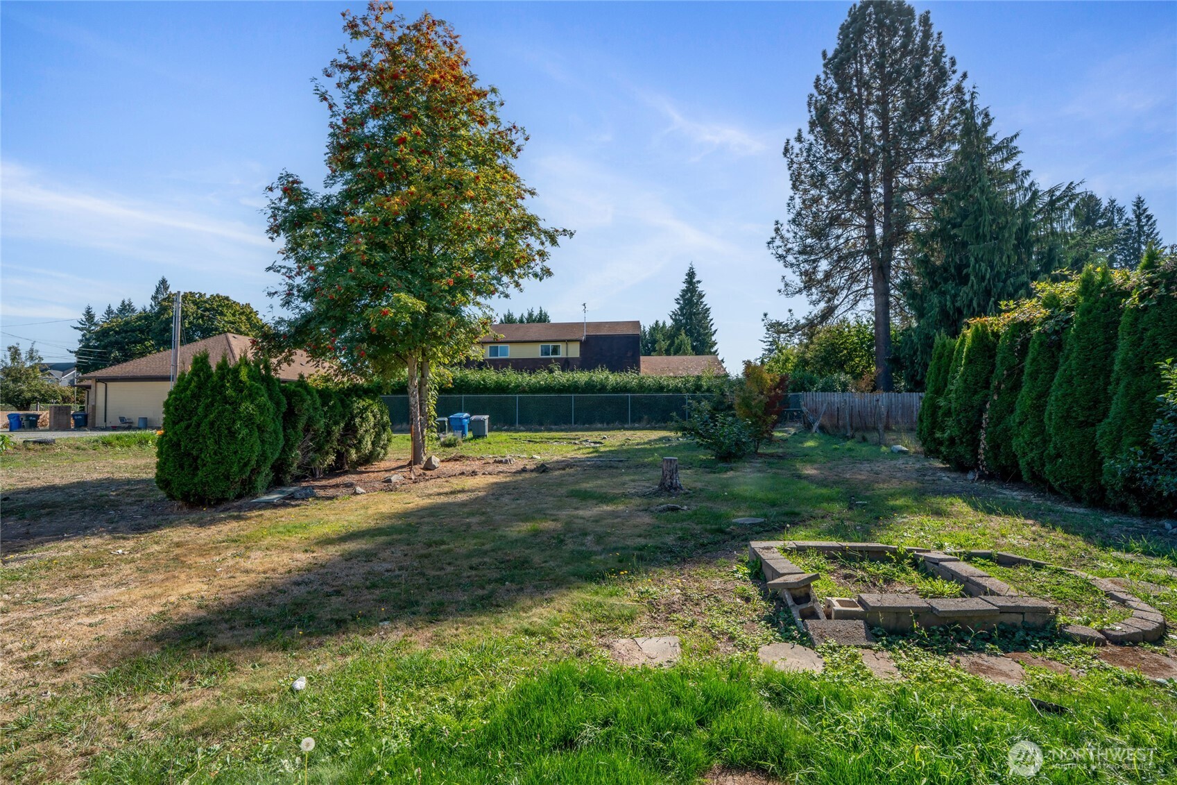 1118 Thompson Street Sumner, WA 98390 - Photo 29 of 39 a view of a garden with a bench