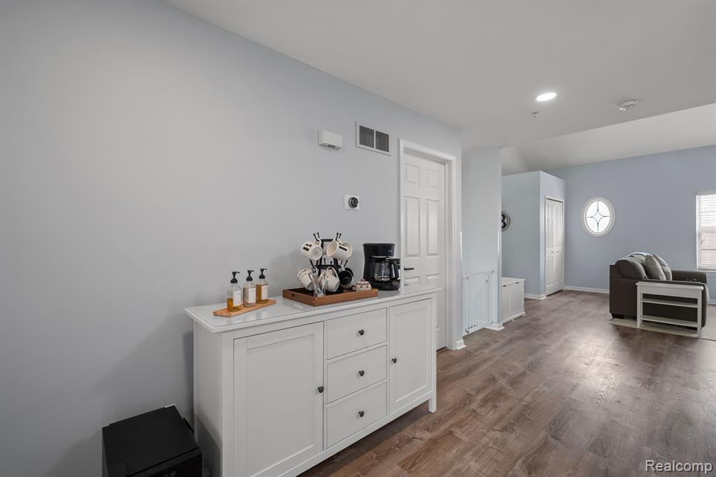 17010 Farmington Road Livonia, MI 48154 - Photo 10 of 28