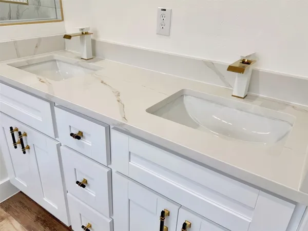 a view of a house with a yard and plants