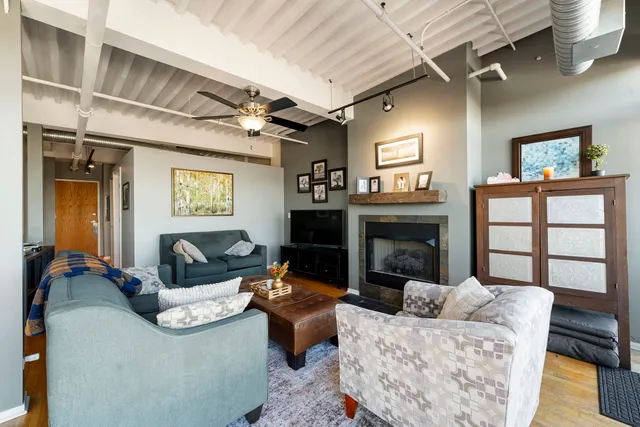 $420,000 | 2911 North Western Avenue, Unit 513, Chicago, IL 60618