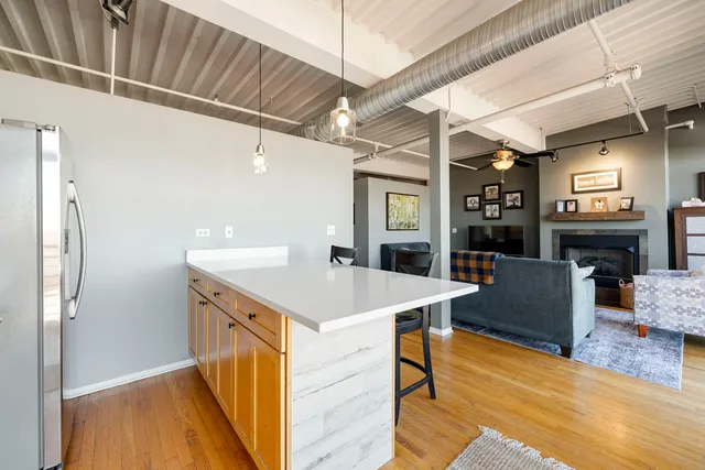 $420,000 | 2911 North Western Avenue, Unit 513, Chicago, IL 60618