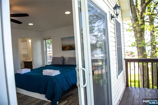 a view of livingroom with furniture