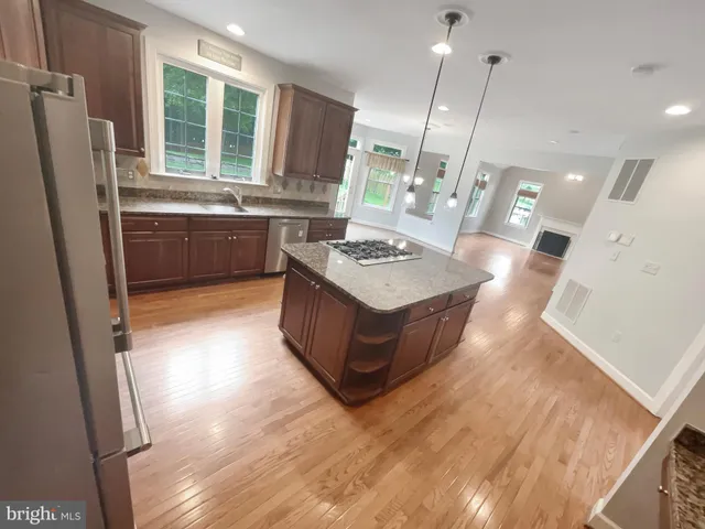 $778,000 | 18550 Kerill Road, Triangle, VA 22172