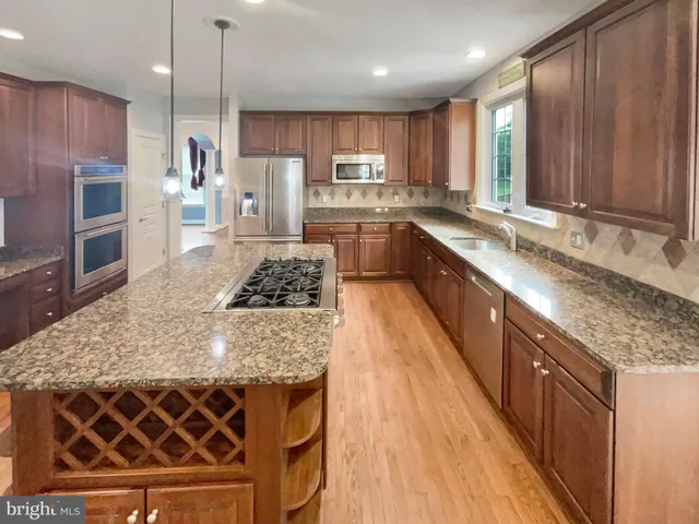 $778,000 | 18550 Kerill Road, Triangle, VA 22172